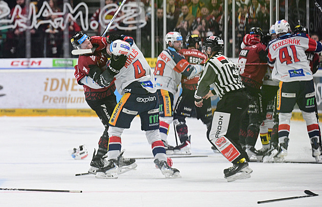 Sparta vyzve Pardubice, hraje se o výhodu. Jak můžou vypadat semifinálové dvojice?