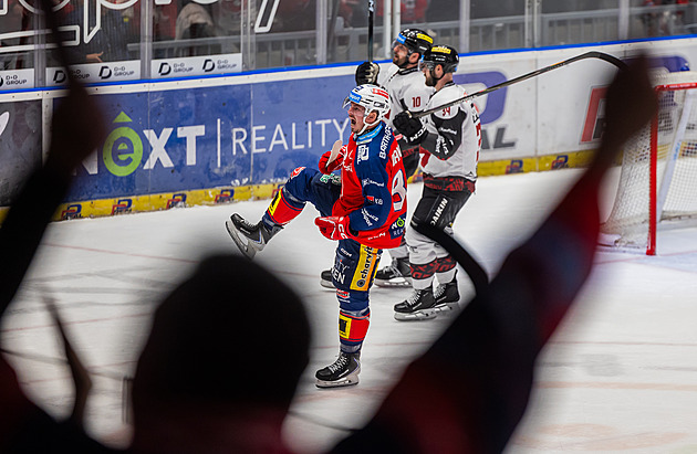 Pardubice zválcovaly Spartu, gól daly i v oslabení. Třinec porazil Karlovy Vary
