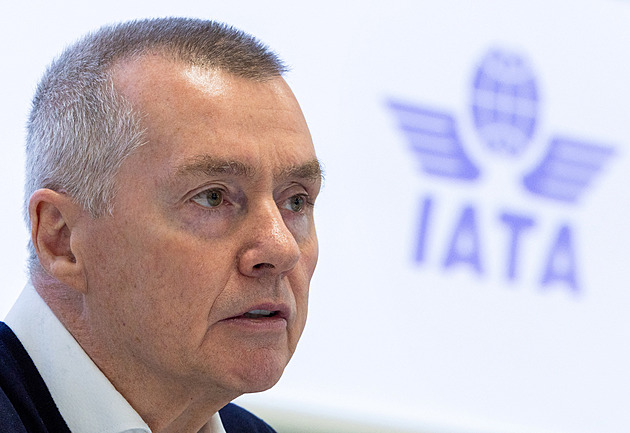 Nedostatek leteckého paliva potrvá i měsíce po válce, varuje asociace dopravců