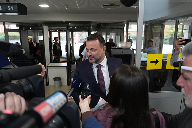 Rakušan měl šifrovaný mobil, s Redlem je zábava, popsal Fremr u soudu k Dozimetru