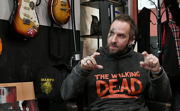 Tetování intimních partií? Stokoruna na penisu i vagina s nápisem Open, líčí tatér