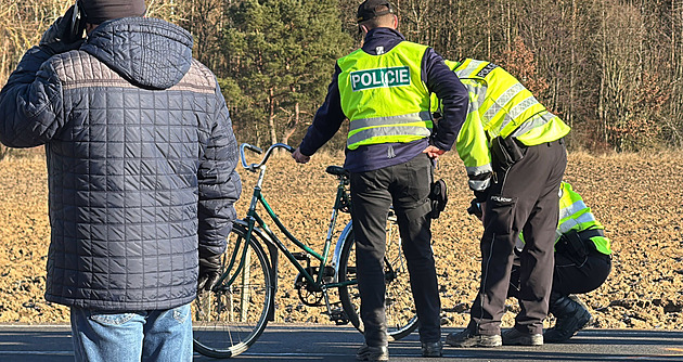 V Osečné na Liberecku havaroval cyklista bez helmy, zraněním podlehl