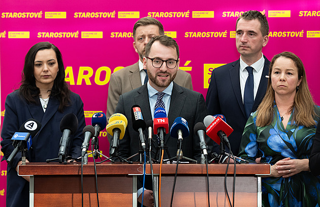 Střízliví poslanci. Byla spuštěna petici za omezení alkoholu při jednání Sněmovny