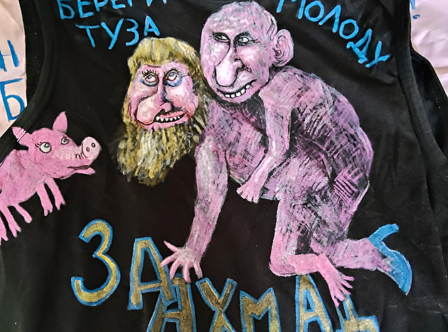 V Polsku zastřelili karikaturistu, který si utahoval z Putina a Kadyrova